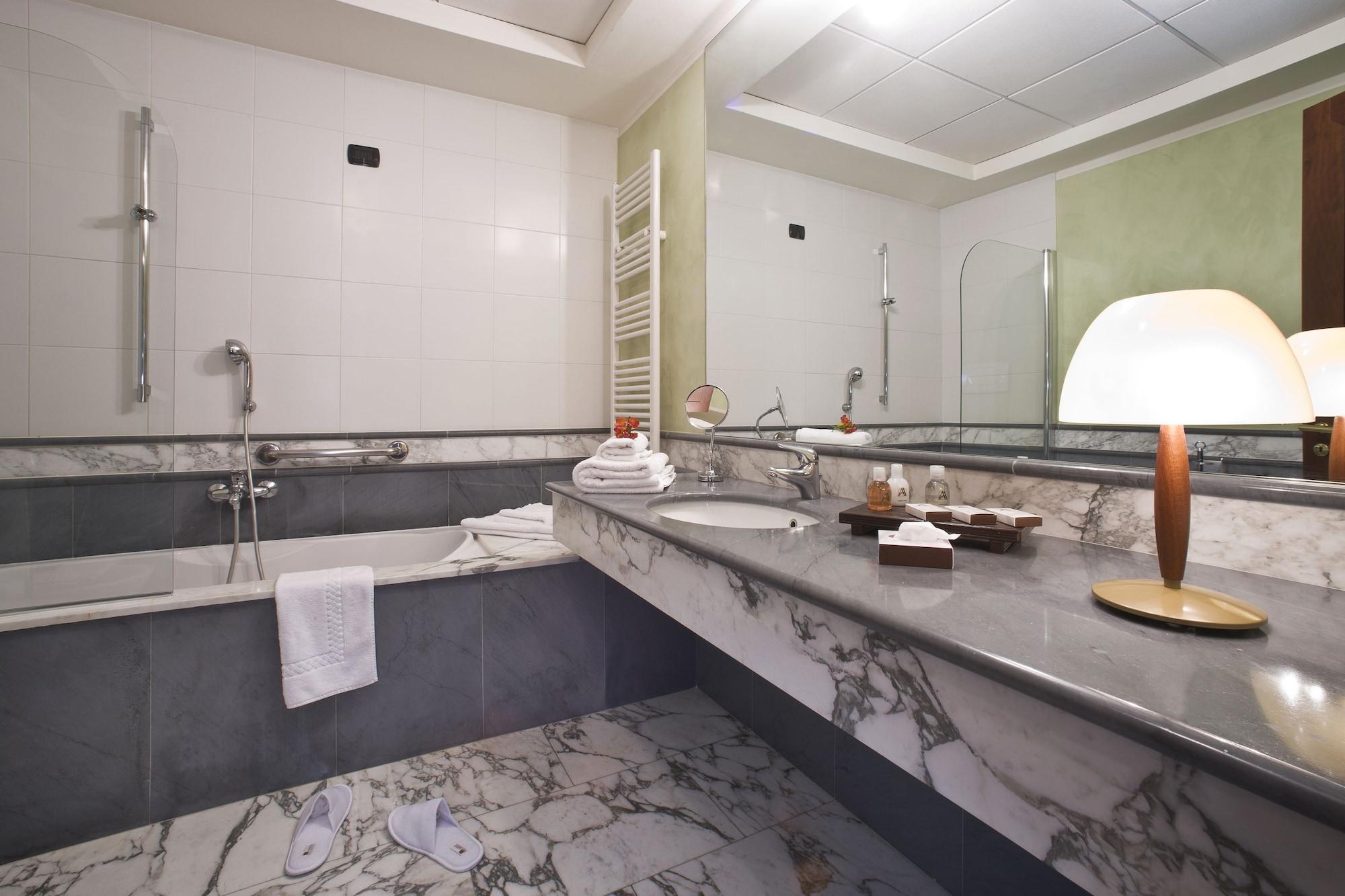Albergo Dell'Agenzia Bra Zewnętrze zdjęcie