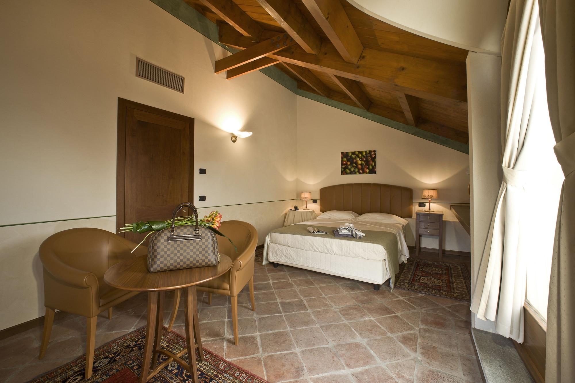 Albergo Dell'Agenzia Bra Zewnętrze zdjęcie