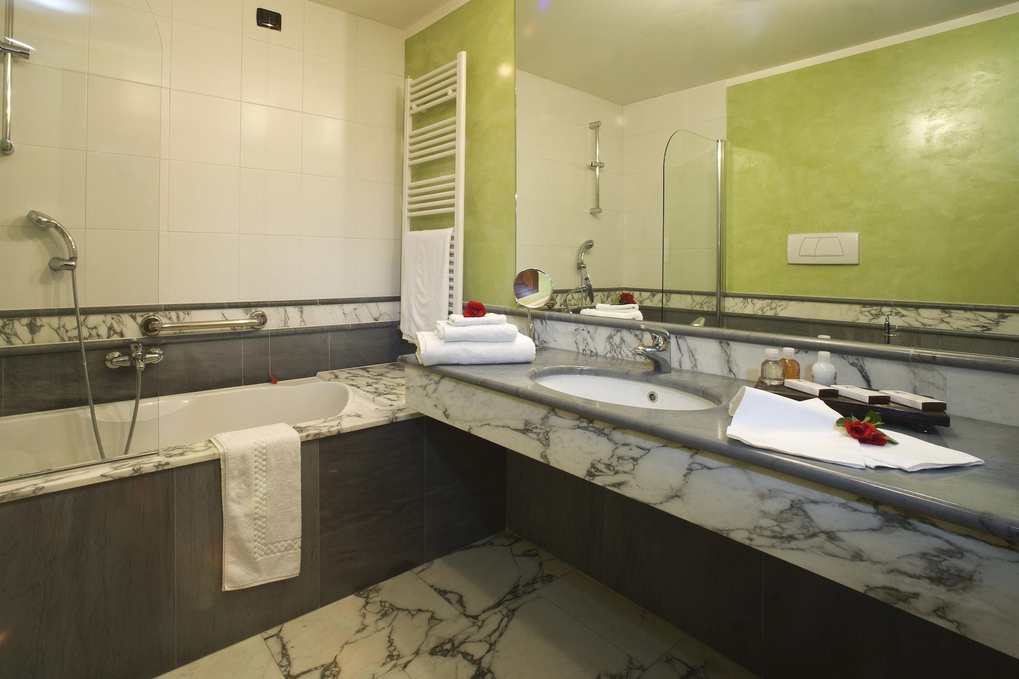 Albergo Dell'Agenzia Bra Zewnętrze zdjęcie