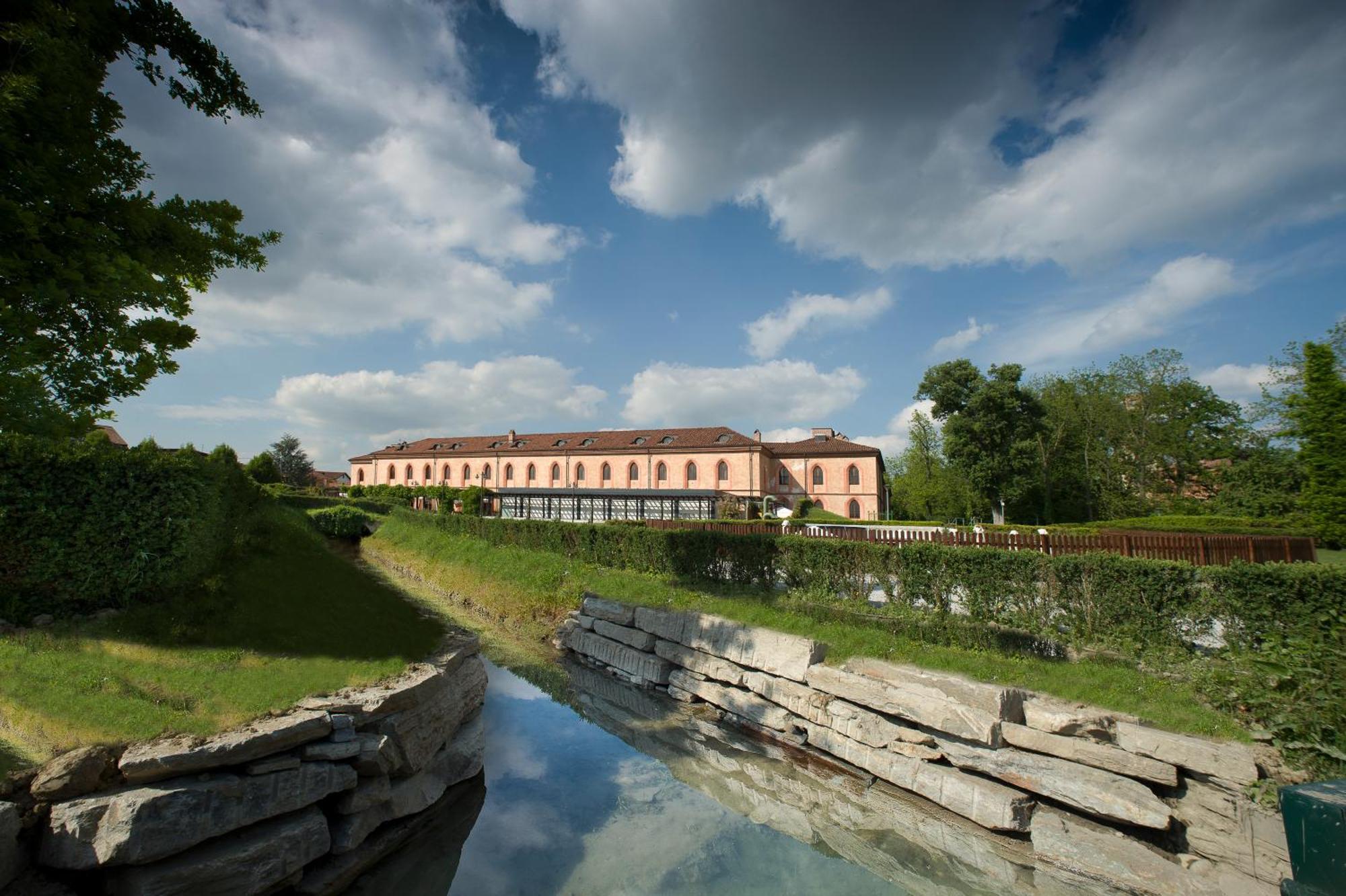 Albergo Dell'Agenzia Bra Zewnętrze zdjęcie