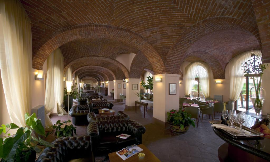 Albergo Dell'Agenzia Bra Zewnętrze zdjęcie
