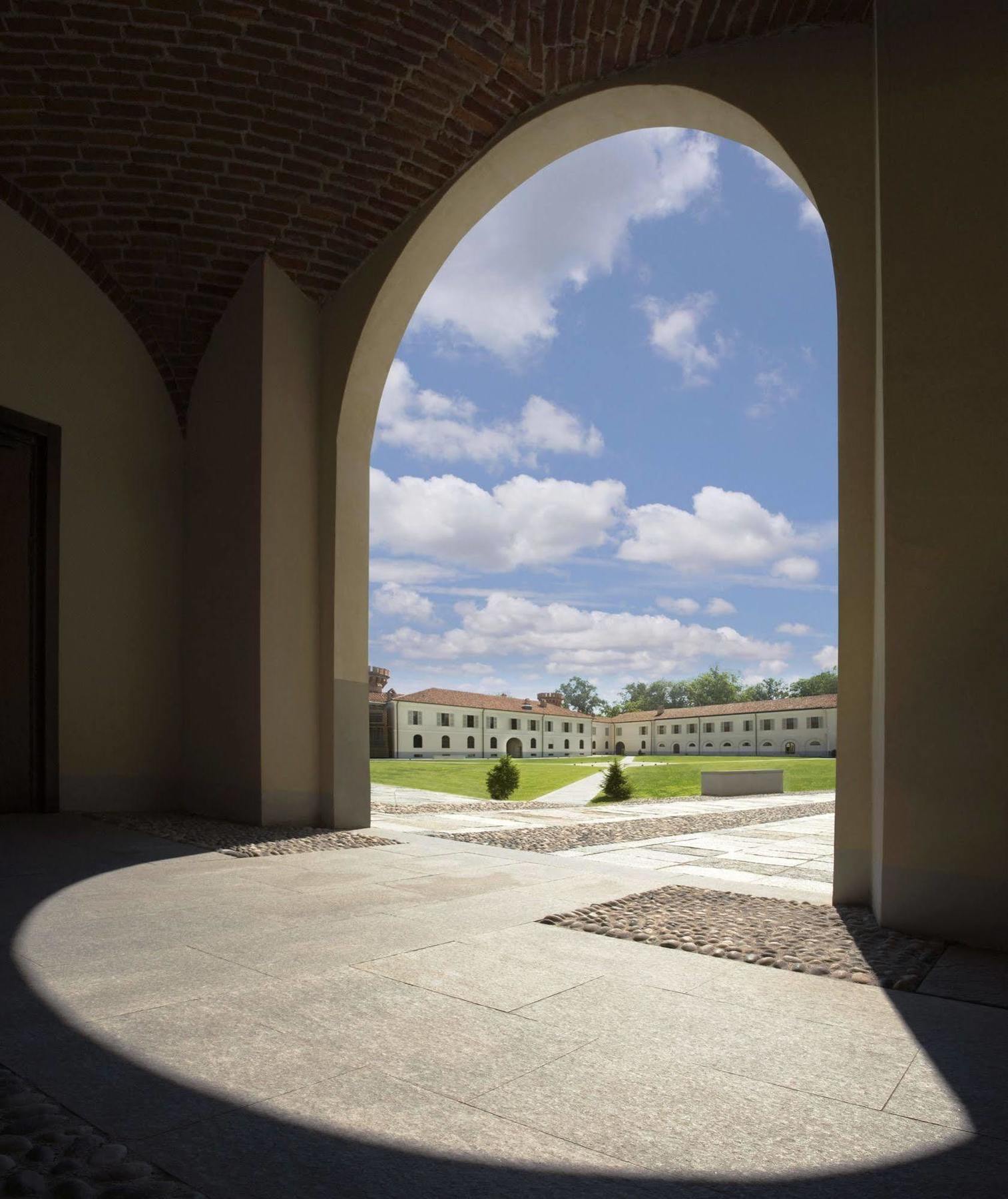 Albergo Dell'Agenzia Bra Zewnętrze zdjęcie